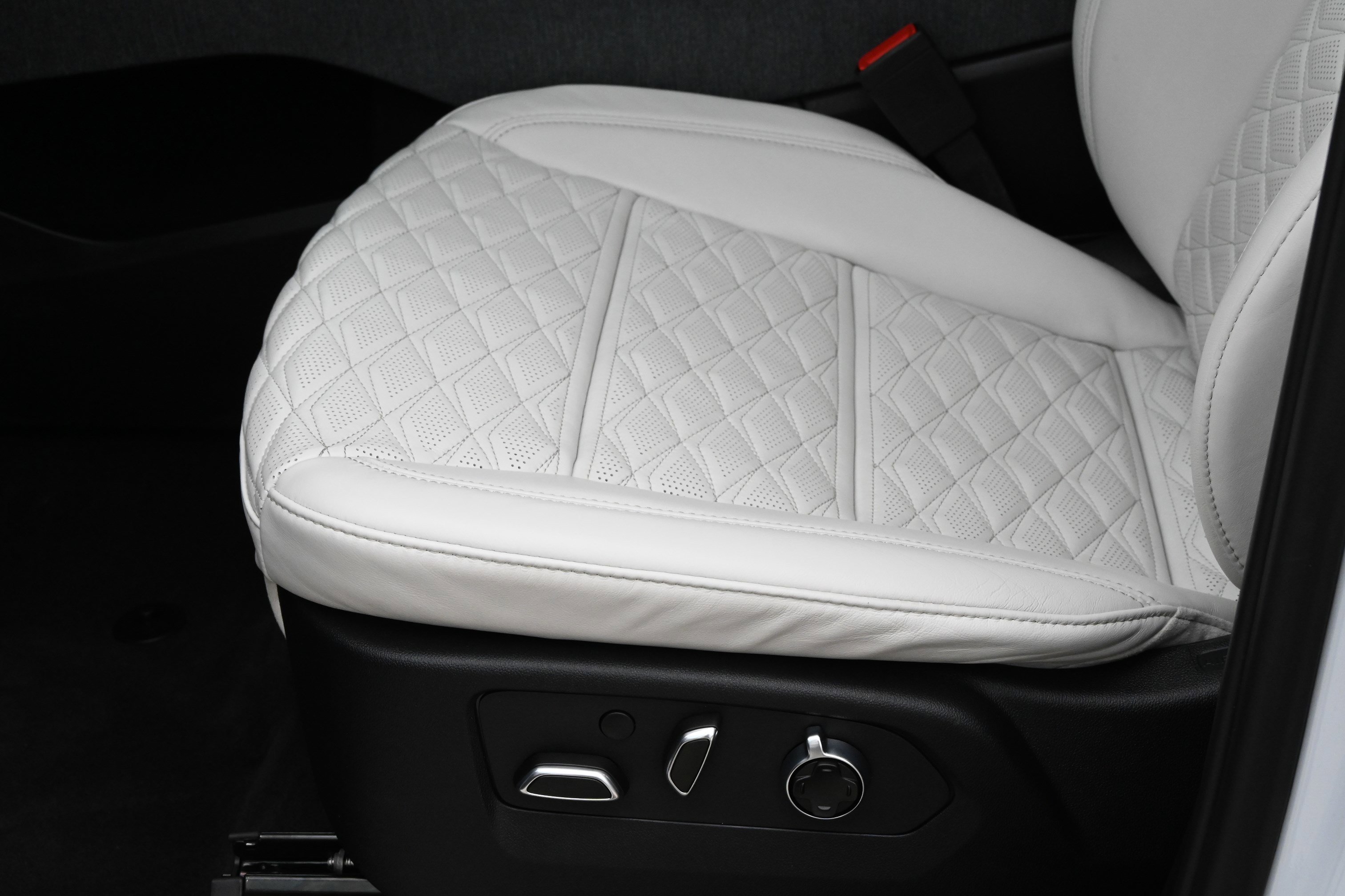 Used 2026 Cadillac Escalade V w/ LPO, ONYX Package AWD/4WD image 34