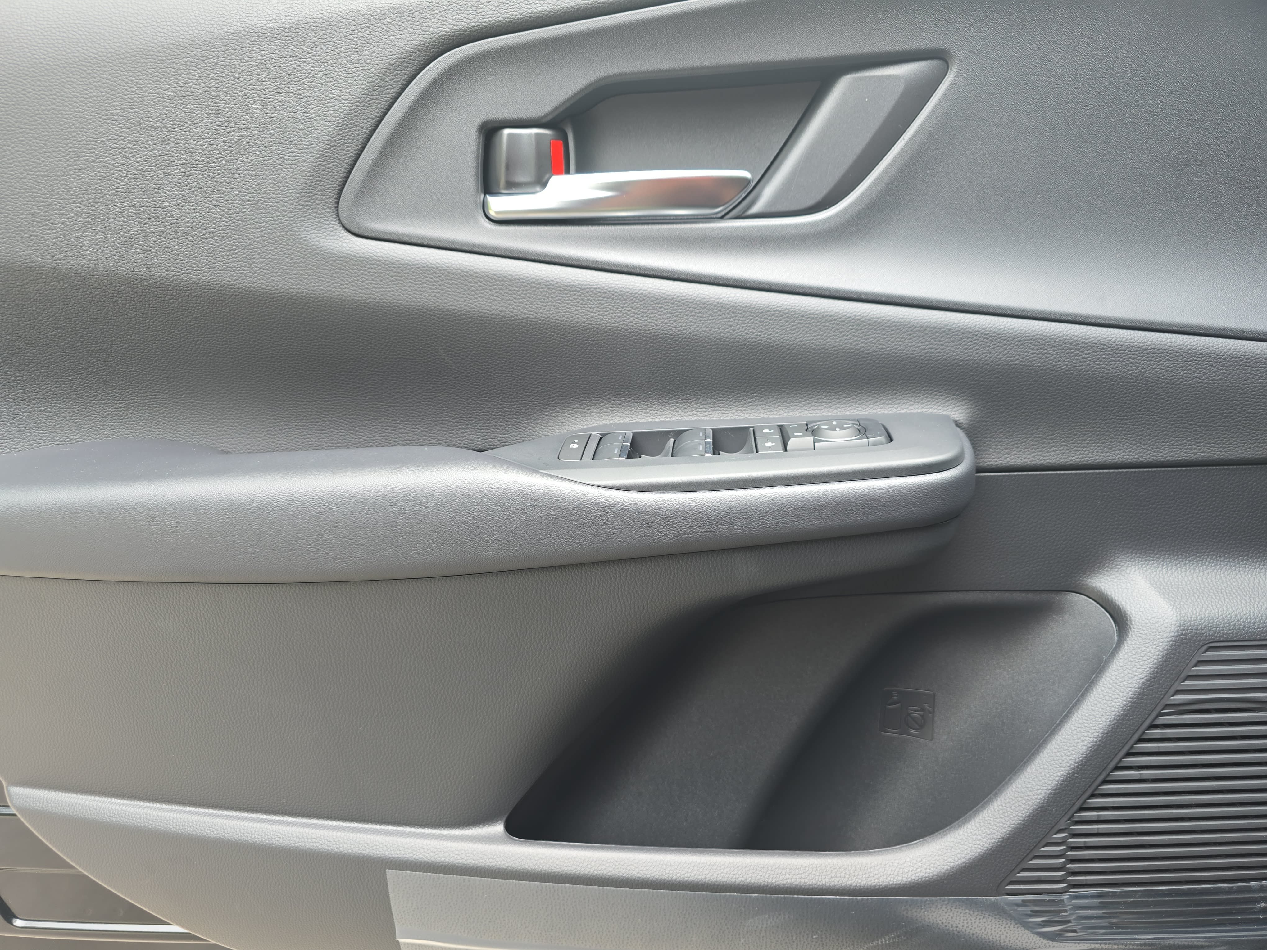 New 2027 Toyota Prius Plug-In Hybrid FWD image 23
