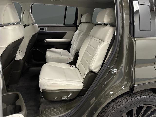 Used 2025 Hyundai Santa Fe Calligraphy image 32