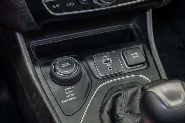 Used 2021 Jeep Cherokee Latitude Lux w/ Comfort/Convenience Group AWD/4WD image 26