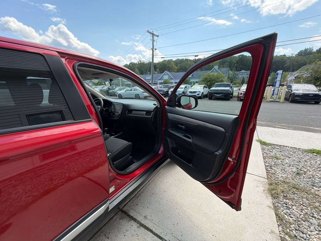 Used 2018 Mitsubishi Outlander SE AWD/4WD image 34