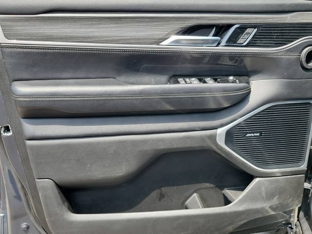 Used 2024 Jeep Wagoneer L Series II w/ Flexible Seating Group AWD/4WD image 29
