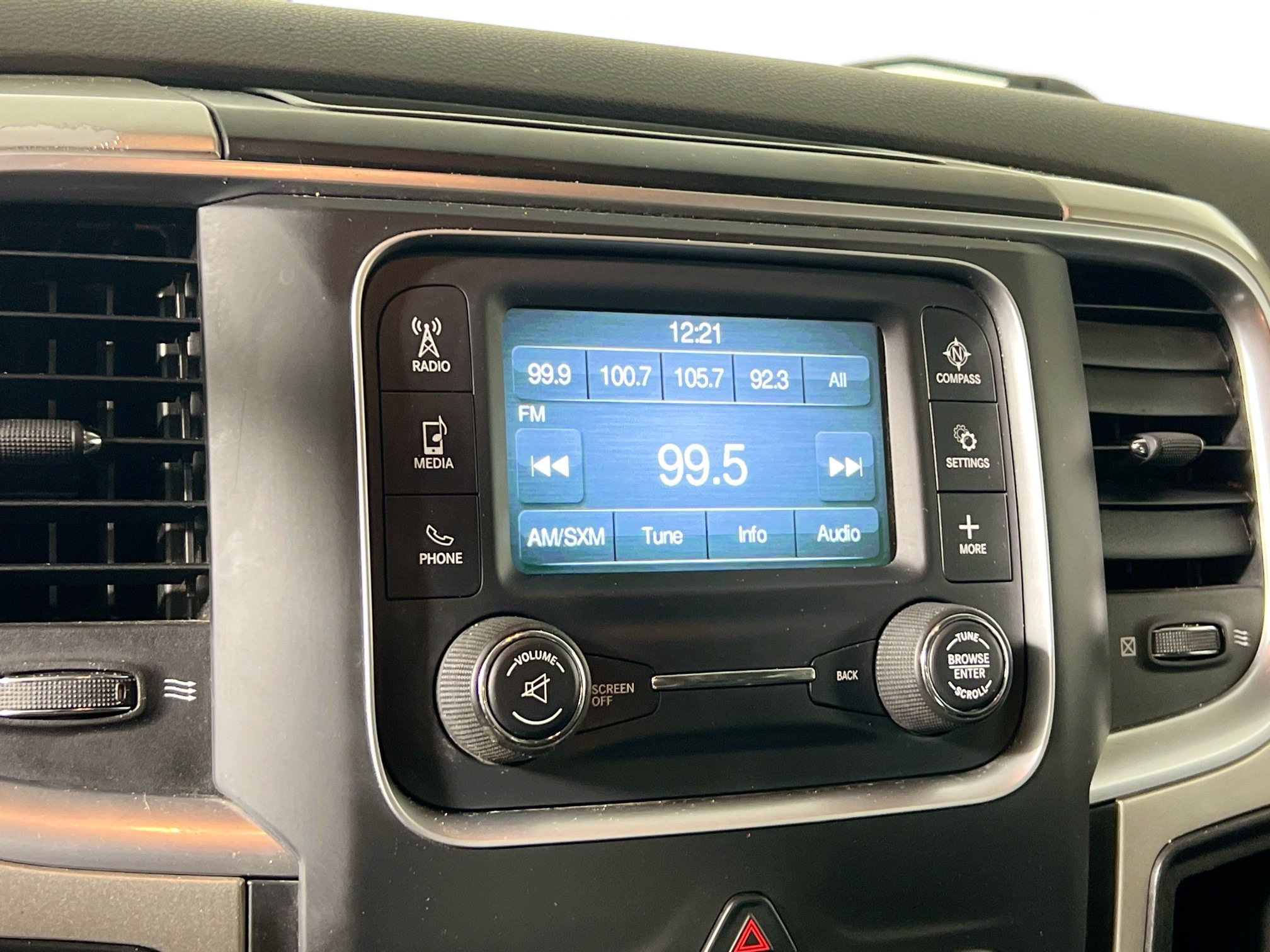 Used 2019 RAM 1500 Classic SLT AWD/4WD image 27