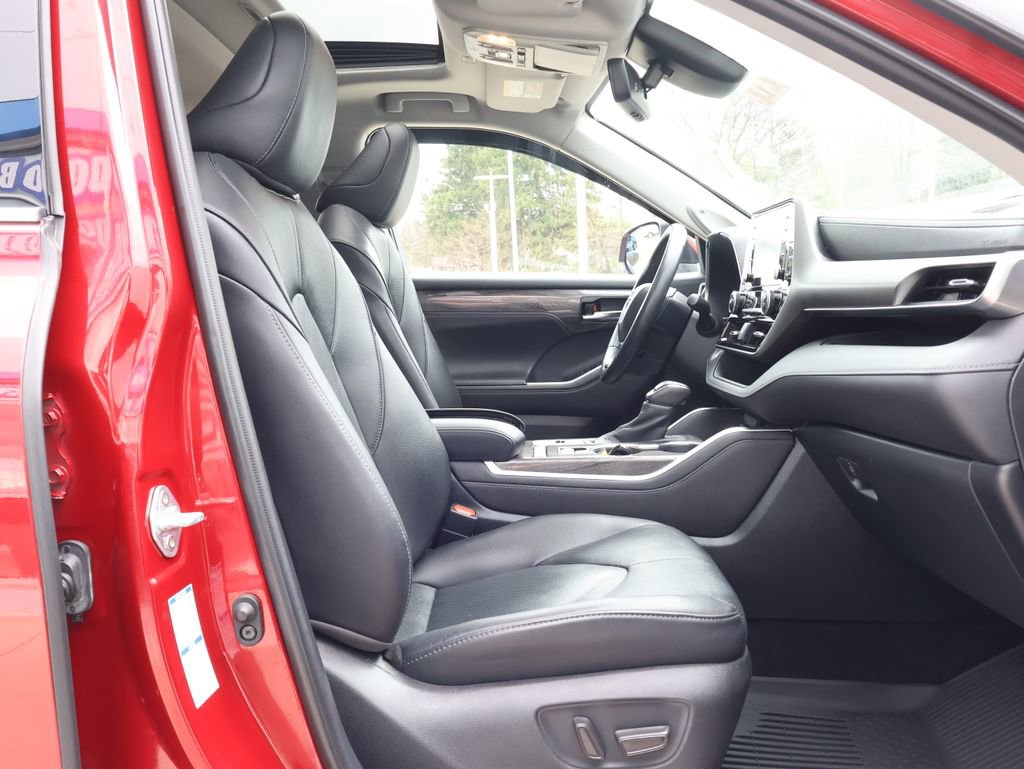 Used 2020 Toyota Highlander Limited w/ Protection Package #3 image 37