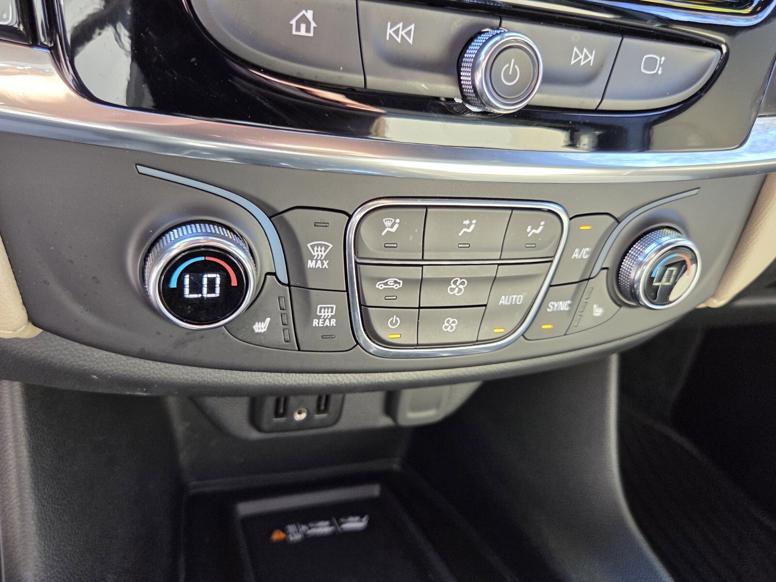 Certified 2023 Chevrolet Traverse LT FWD image 29