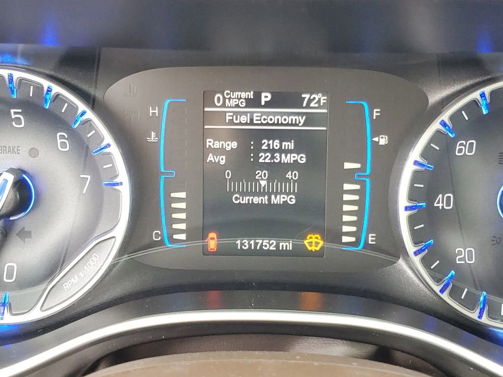 Used 2017 Chrysler Pacifica Touring-L w/ Tire & Wheel Group image 12