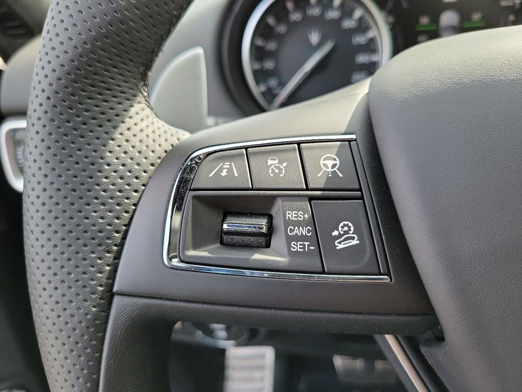New 2023 Maserati Levante Trofeo image 6