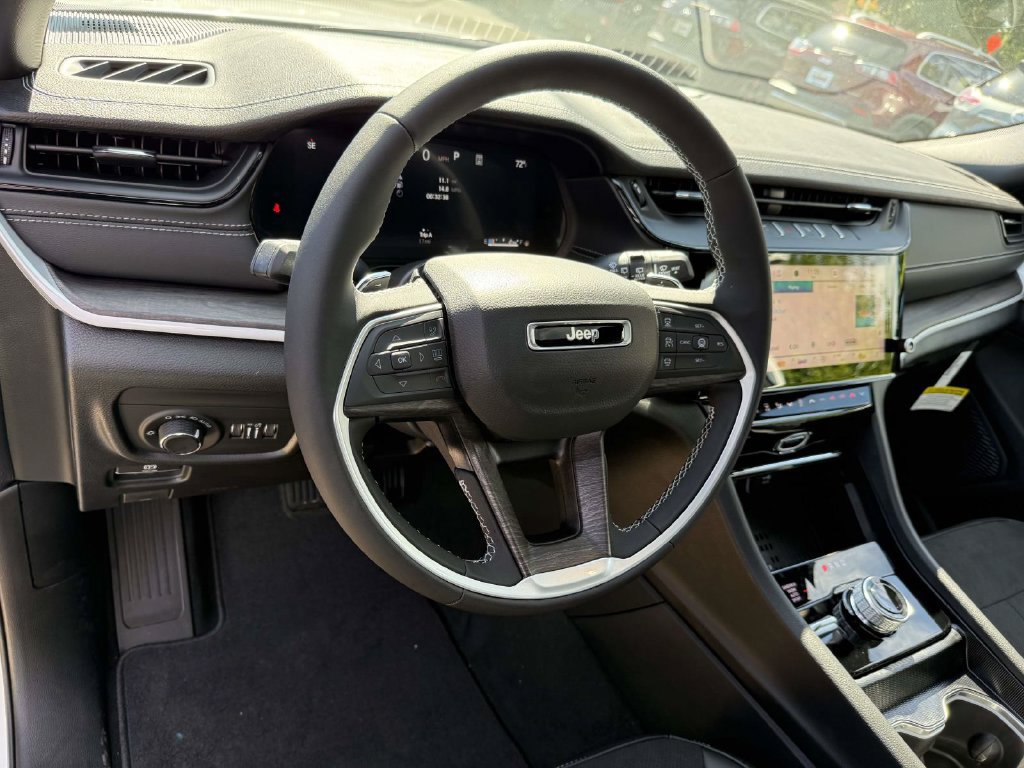 New 2027 Jeep Grand Cherokee Altitude AWD/4WD image 2