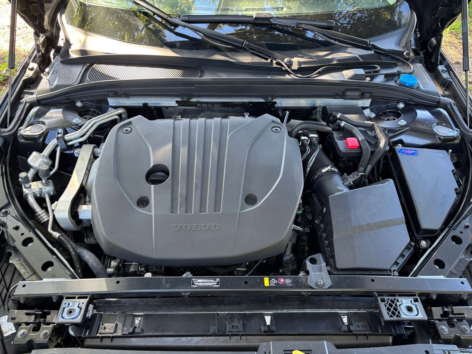 Used 2025 Volvo V60 B5 Cross Country Plus image 35
