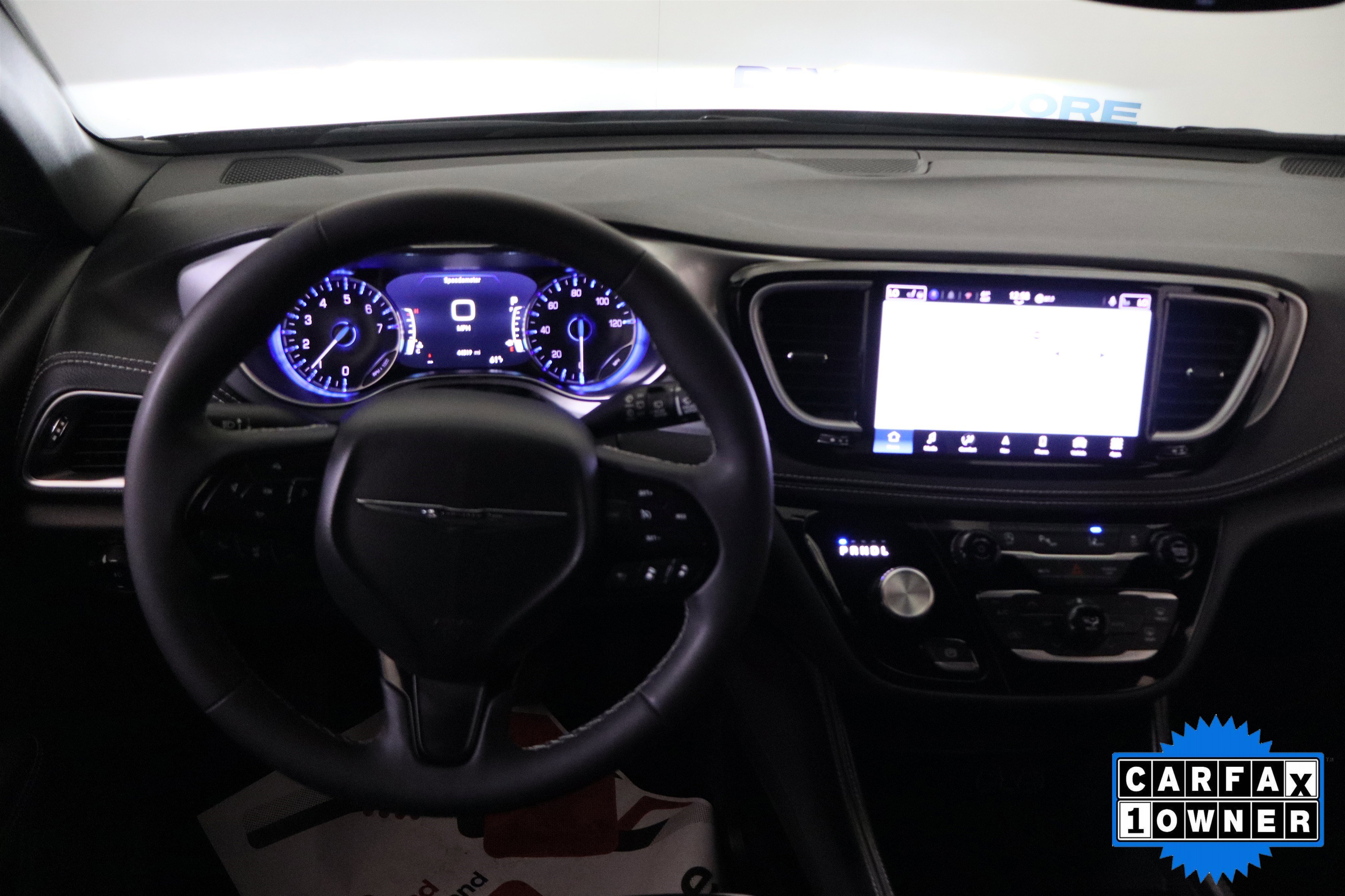 Used 2025 Chrysler Pacifica Limited image 18