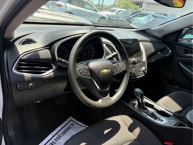Used 2022 Chevrolet Malibu LT FWD image 17