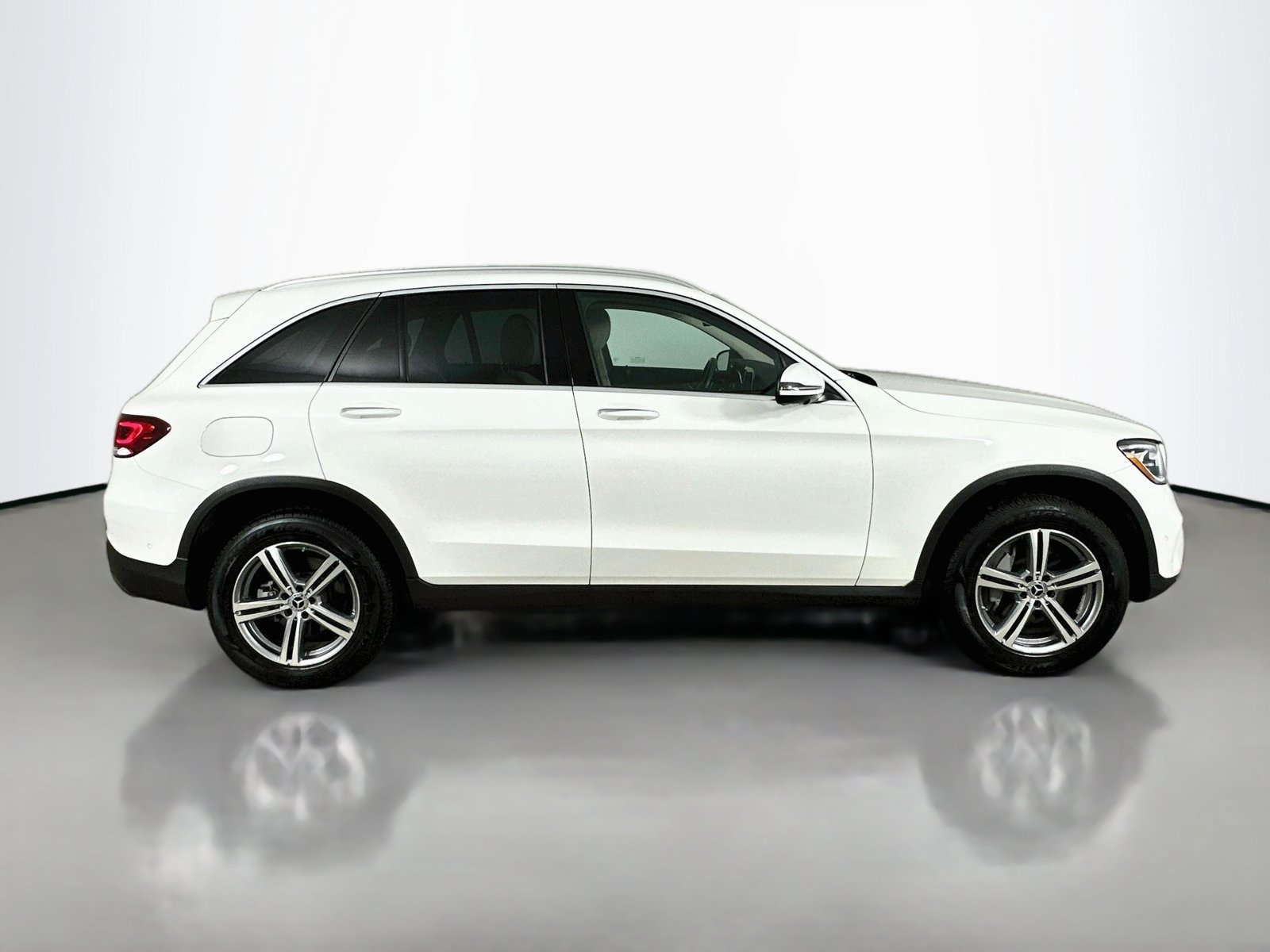 Used 2022 Mercedes-Benz GLC 300 4MATIC image 4