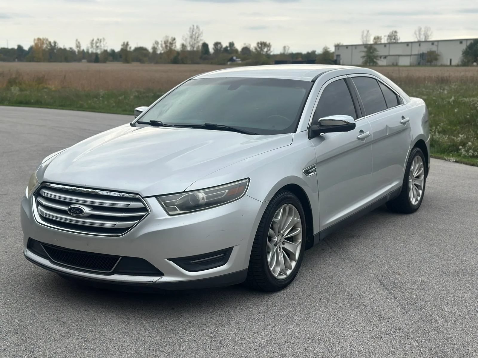 Used 2015 Ford Taurus Limited FWD image 1