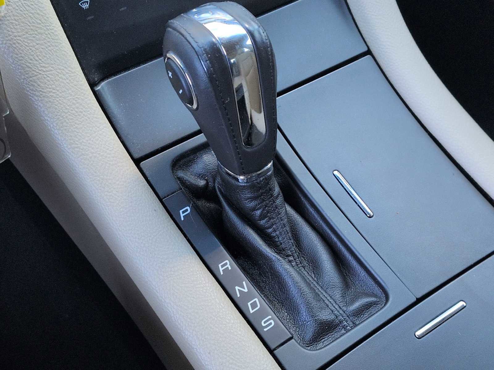 Used 2014 Ford Taurus SEL w/ Equipment Group 201A FWD image 29