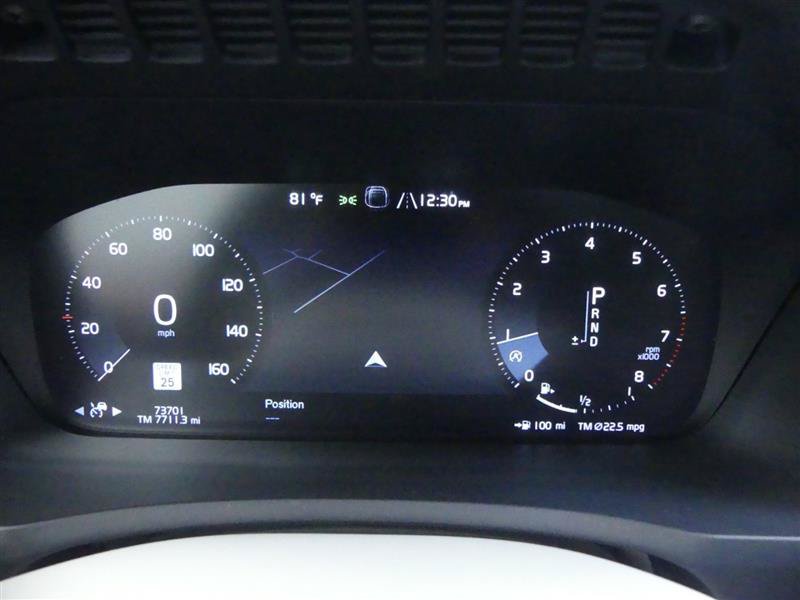 Used 2016 Volvo XC90 T6 Momentum w/ Momentum Plus Package AWD/4WD image 17