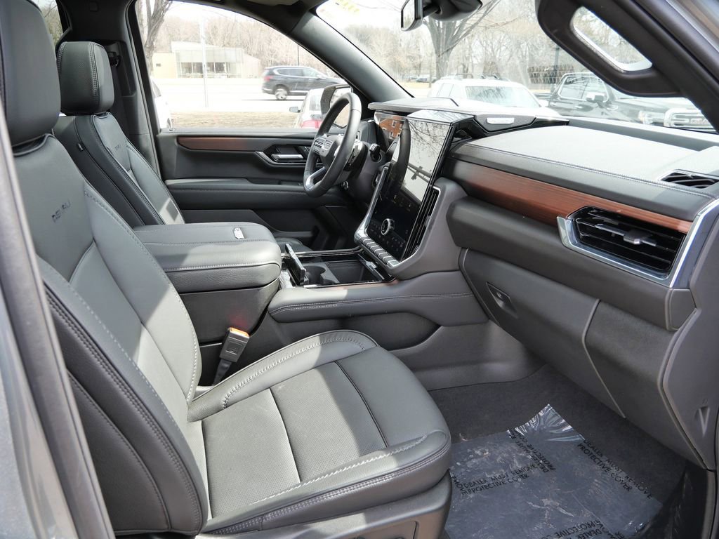 Used 2025 GMC Yukon Denali w/ Sun & Power Step Package image 17