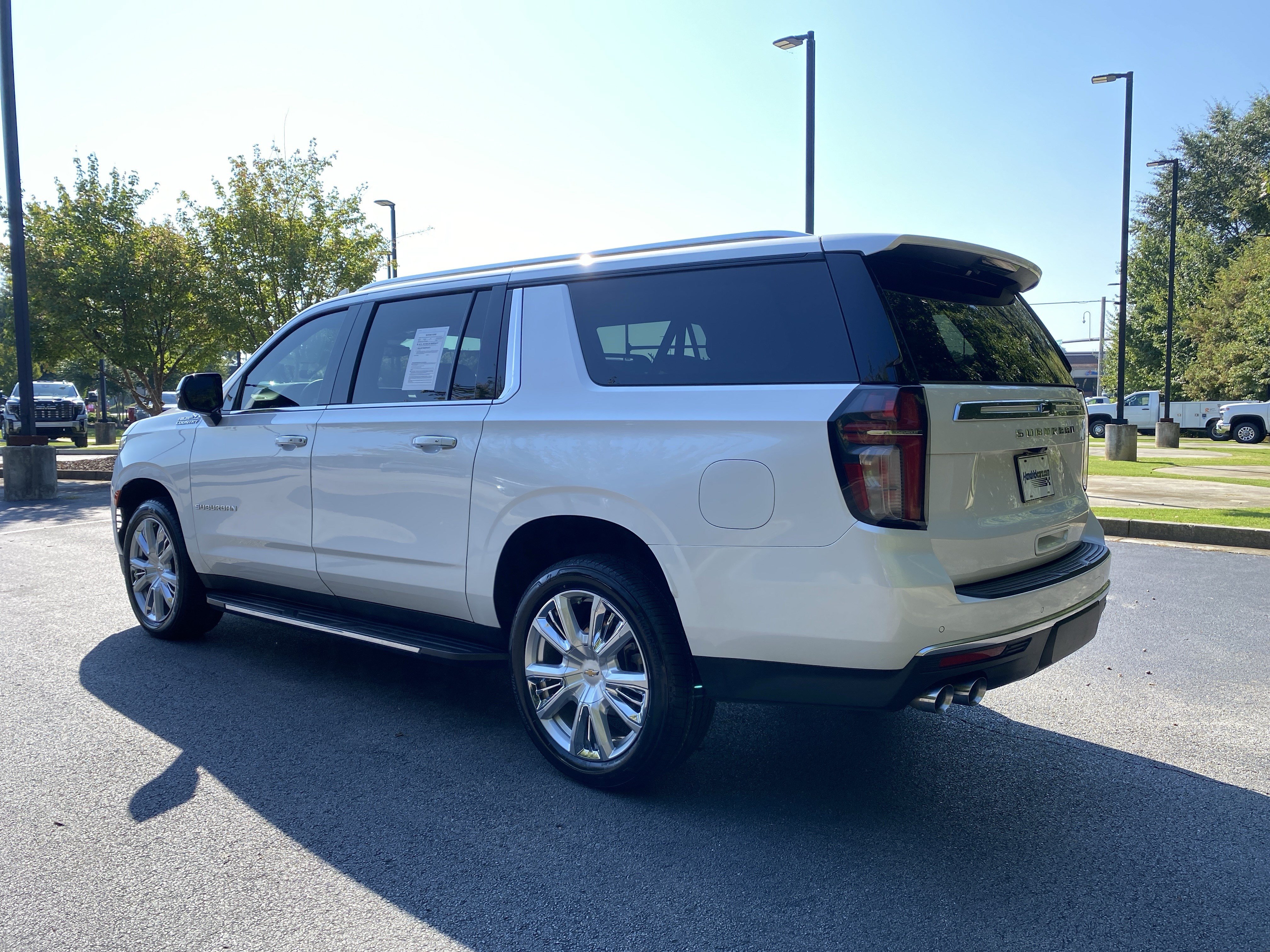 Used 2023 Chevrolet Suburban High Country AWD/4WD image 7