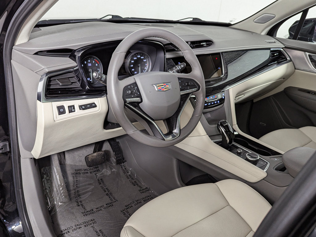 Used 2023 Cadillac XT6 Premium Luxury w/ Technology Package AWD/4WD image 17