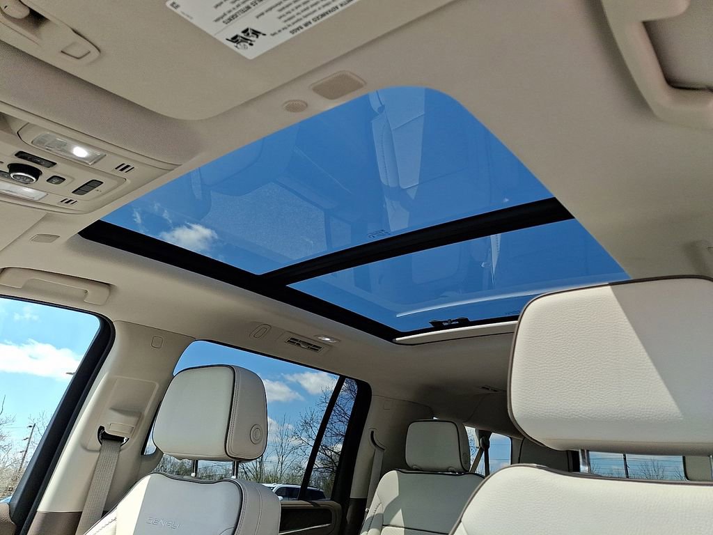 Used 2023 GMC Yukon XL Denali AWD/4WD image 16