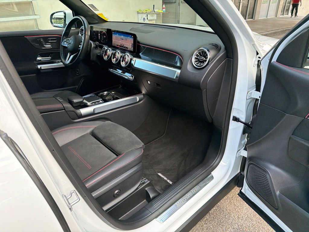 Used 2022 Mercedes-Benz GLB 250 4MATIC image 30