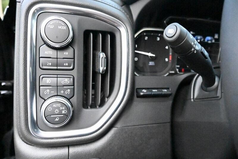 Used 2022 GMC Sierra 3500 Denali w/ Denali Ultimate Package AWD/4WD image 29