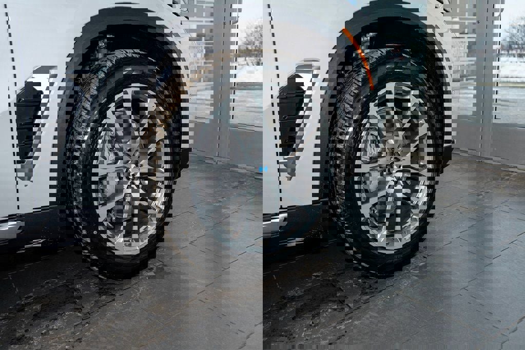 New 2026 BMW X5 xDrive50e w/ Premium Package image 6