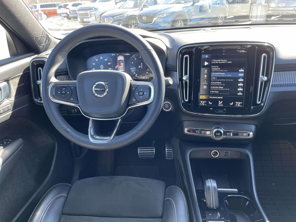 Used 2022 Volvo XC40 T4 R-Design w/ Advanced Package image 2