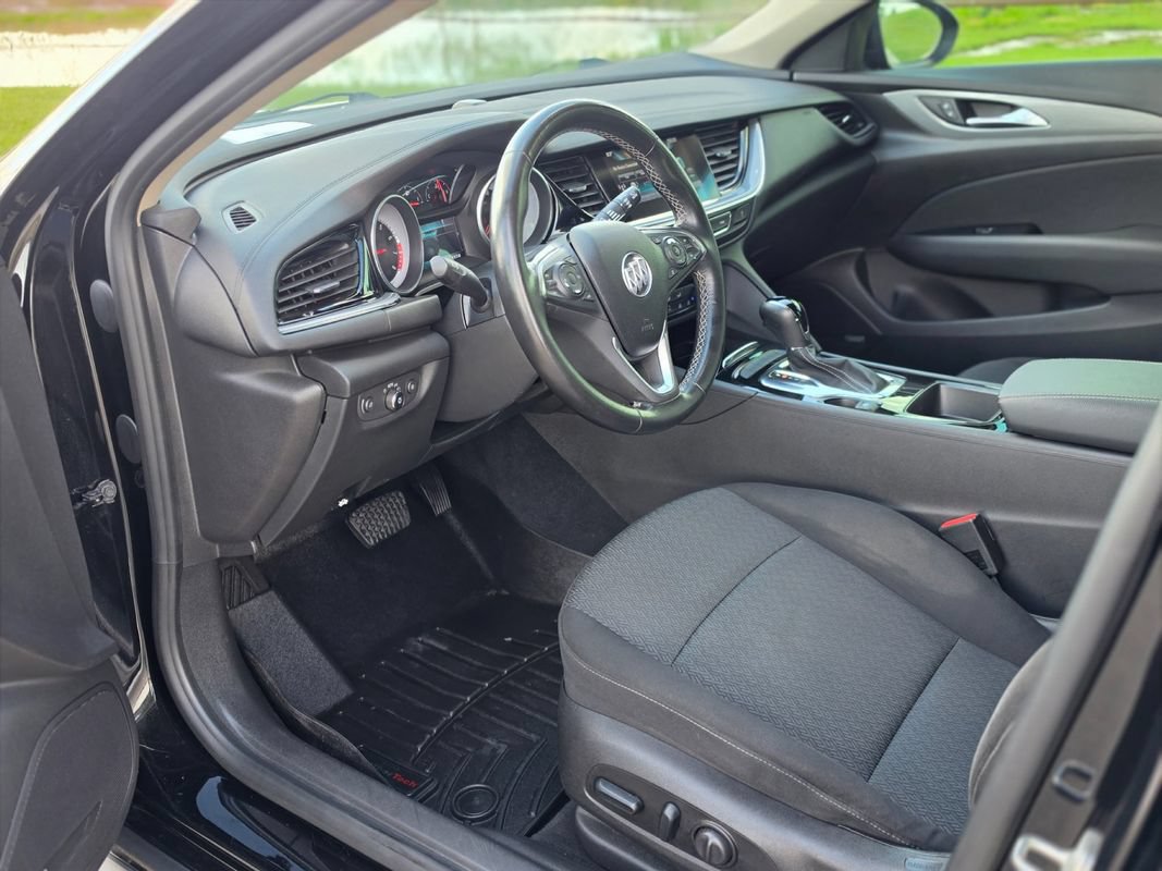 Used 2018 Buick Regal Preferred w/ Sights and Sounds Package AWD/4WD image 10