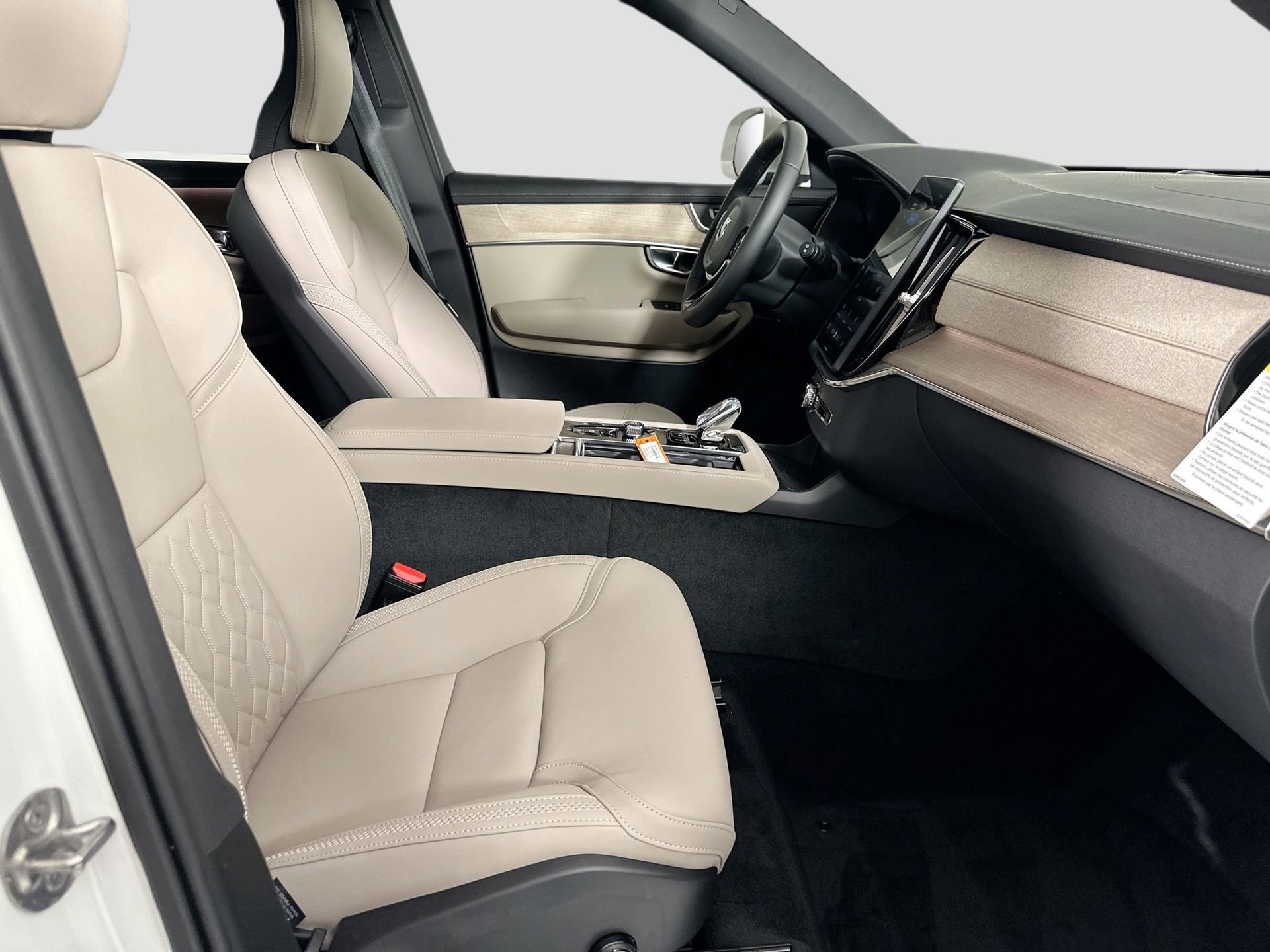 New 2026 Volvo XC90 B5 Plus w/ Protection Package Premier AWD/4WD image 29