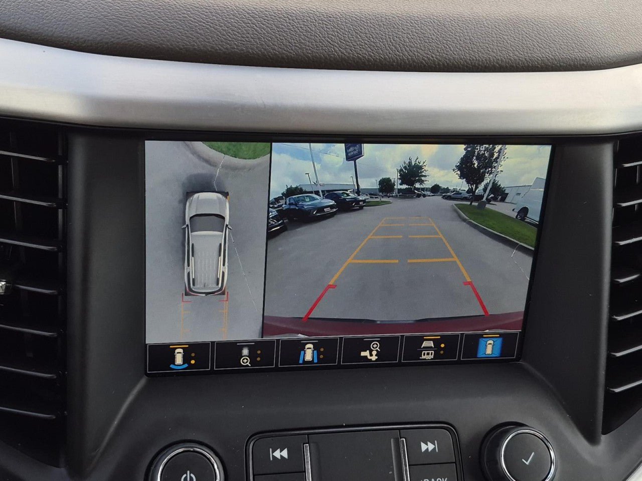 Certified 2022 GMC Acadia SLT w/ Technology Package AWD/4WD image 31