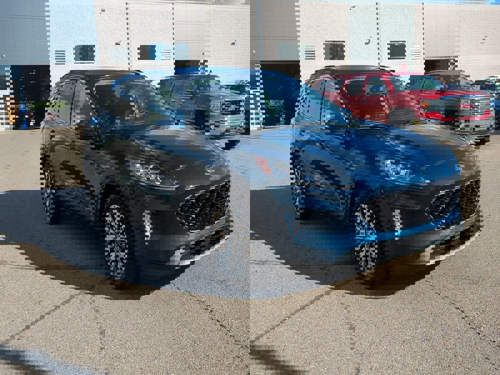 Used 2020 Ford Escape Titanium image 2