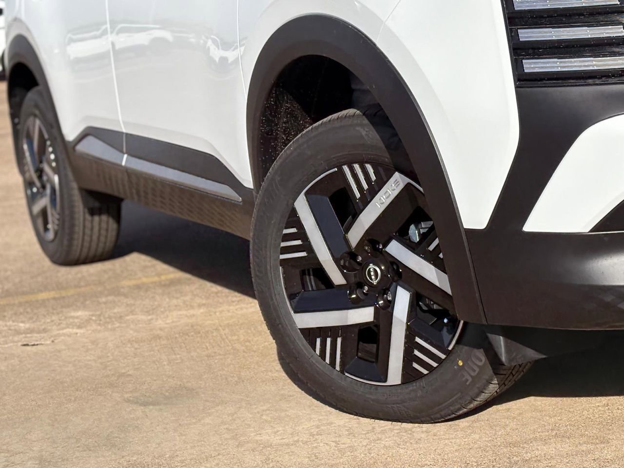 New 2026 Nissan Kicks SV w/ SV Premium Package FWD image 4