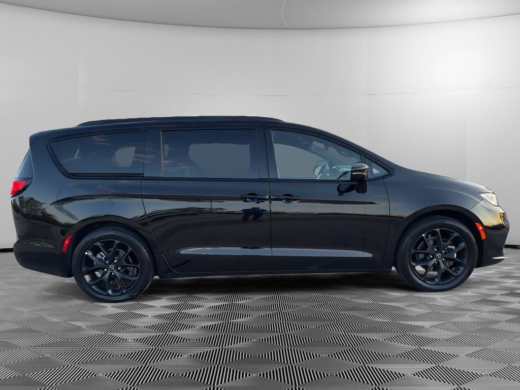 Used 2025 Chrysler Pacifica Limited FWD image 5