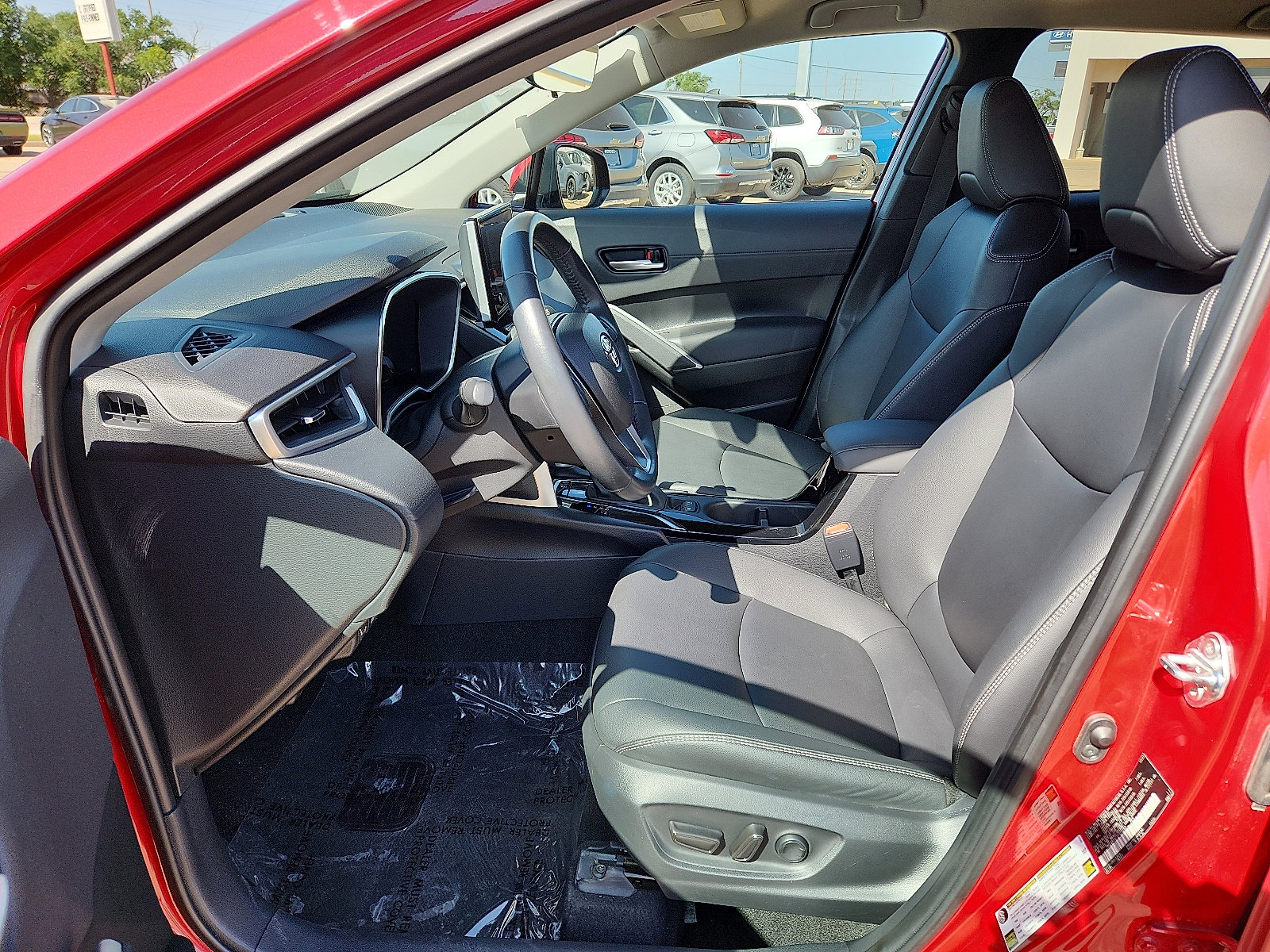Used 2024 Toyota Corolla Cross XLE image 11