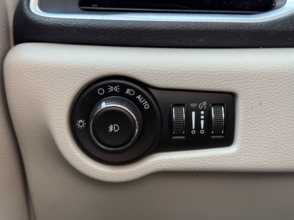 Used 2017 Chrysler Pacifica Limited image 20