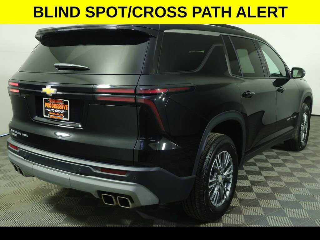 Used 2025 Chevrolet Traverse LT image 11