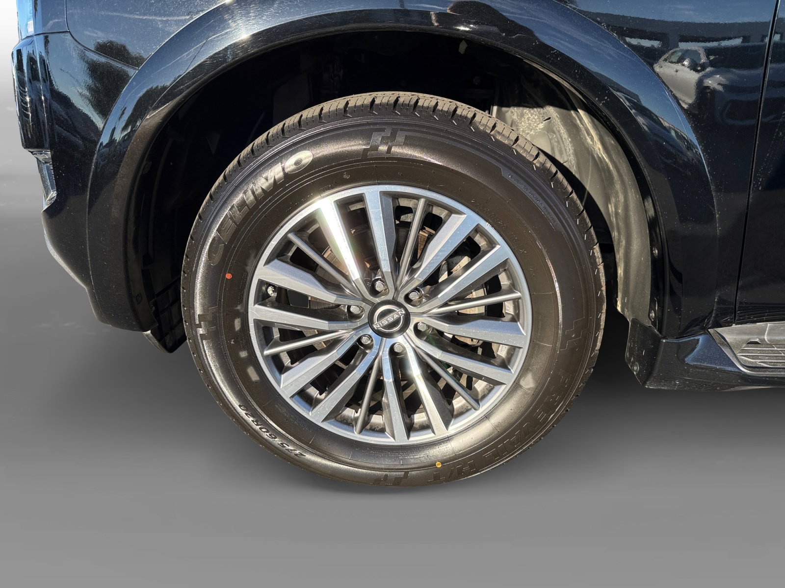 Used 2024 Nissan Armada SL w/ Captain's Chairs Package image 9