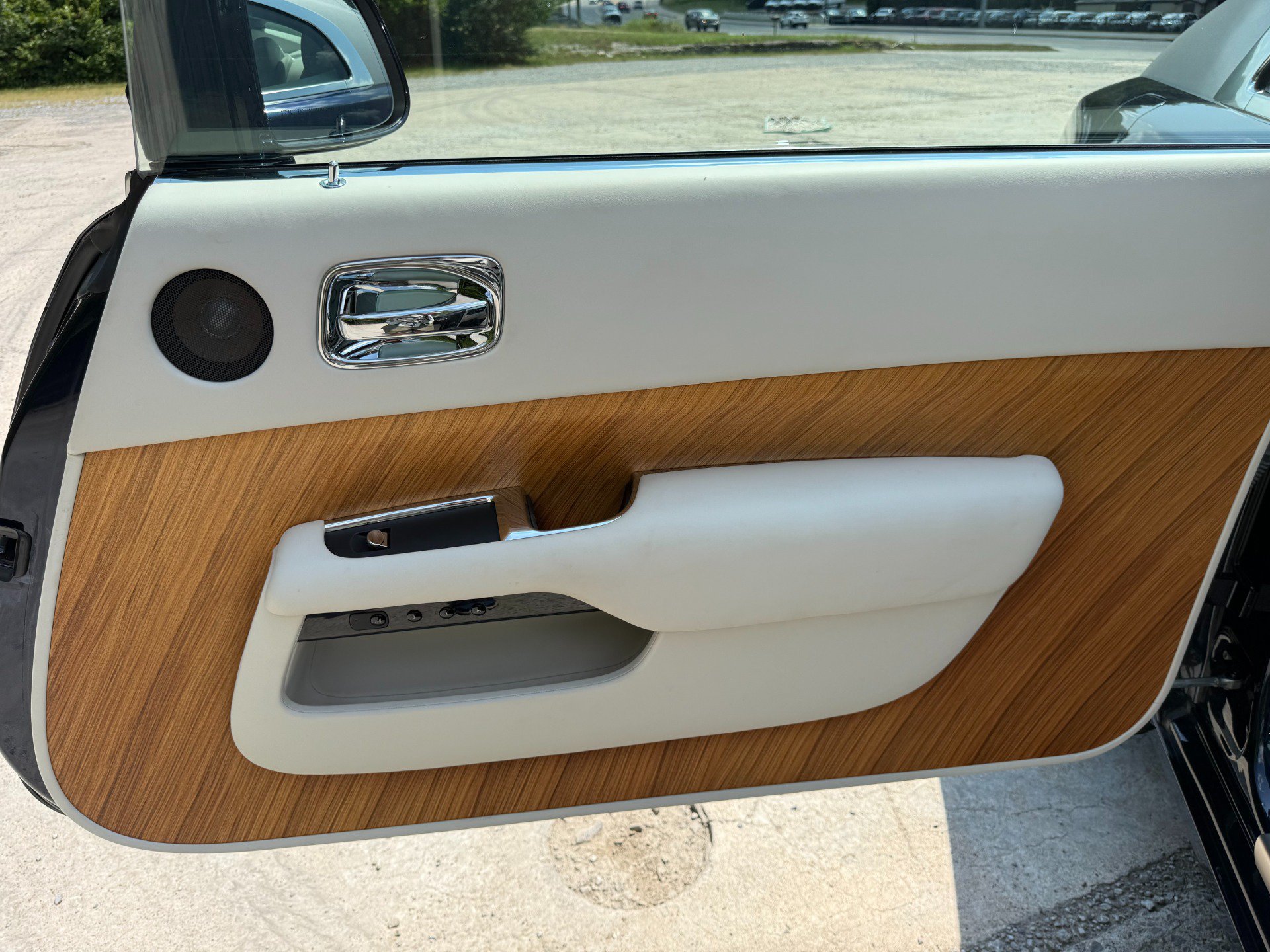 Used 2015 Rolls-Royce Wraith RWD image 16
