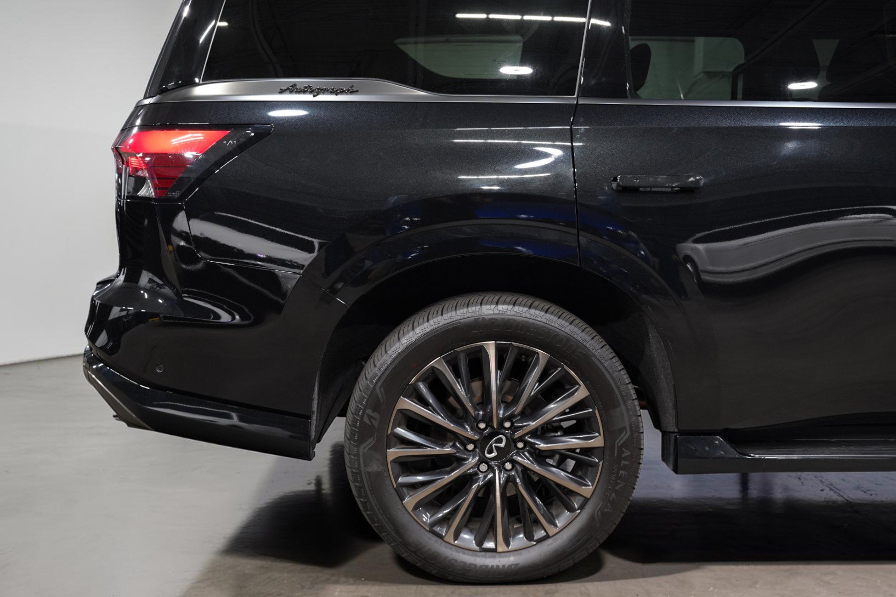 Used 2025 INFINITI QX80 Autograph AWD/4WD image 8