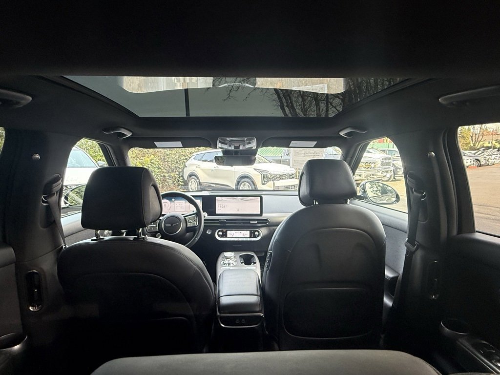 Used 2024 Genesis GV60 RWD image 23