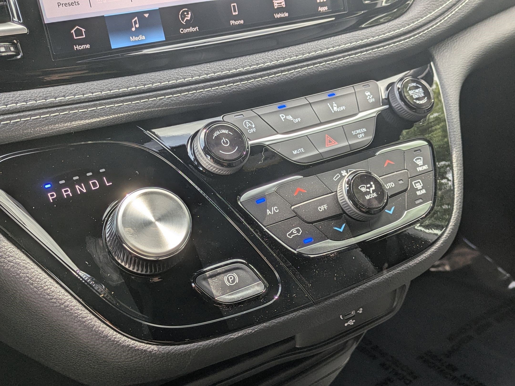 New 2026 Chrysler Pacifica Select image 12