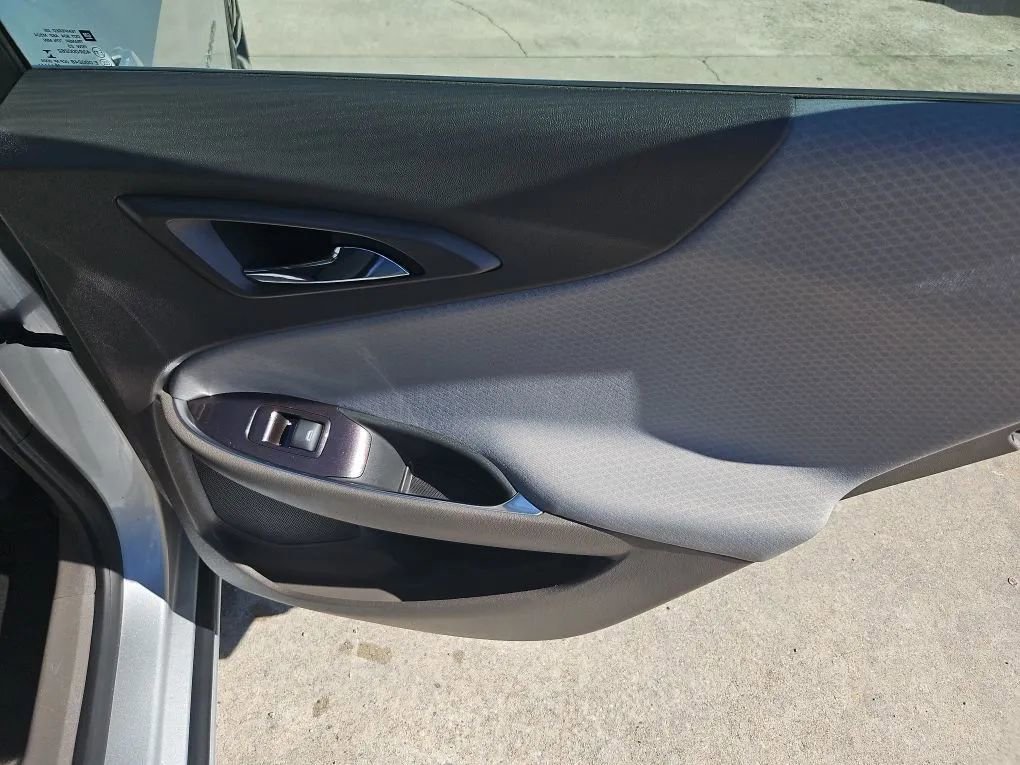 Used 2018 Chevrolet Malibu LT w/ Sport Package image 7