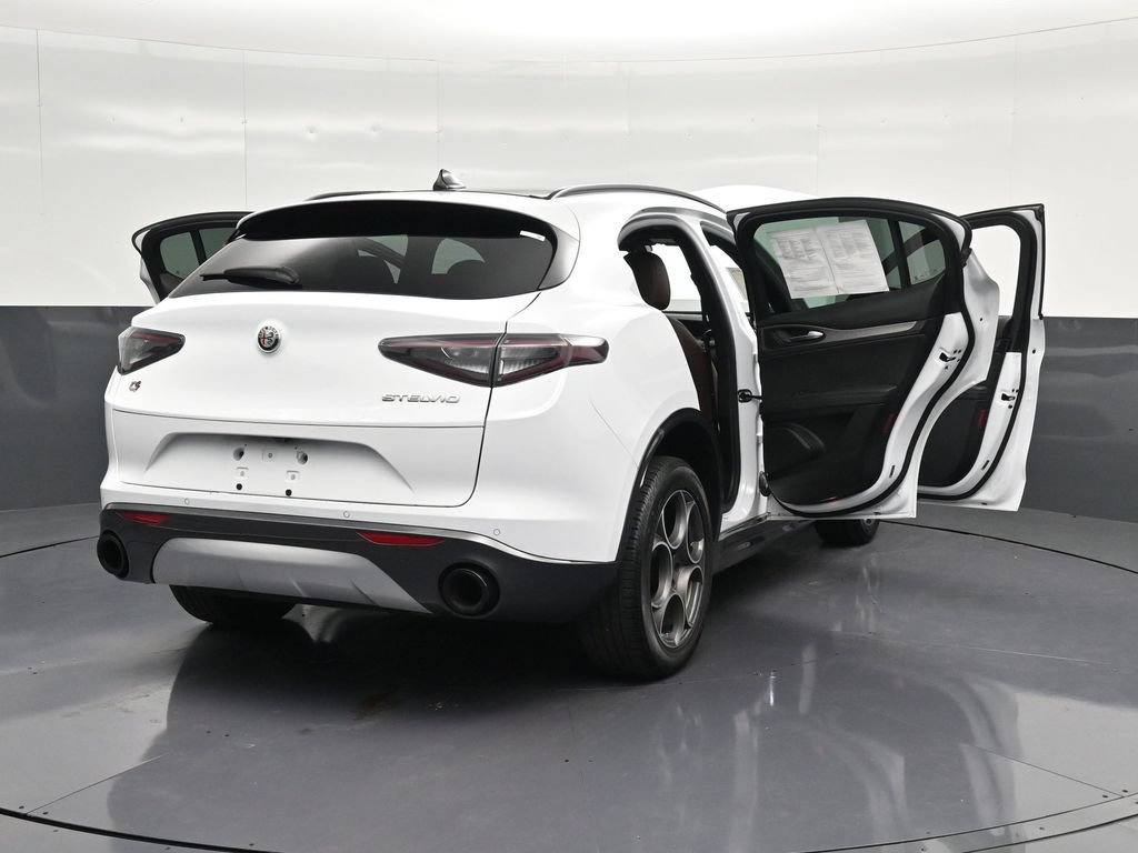 Used 2024 Alfa Romeo Stelvio Ti w/ Active Assist Plus Package AWD/4WD image 39