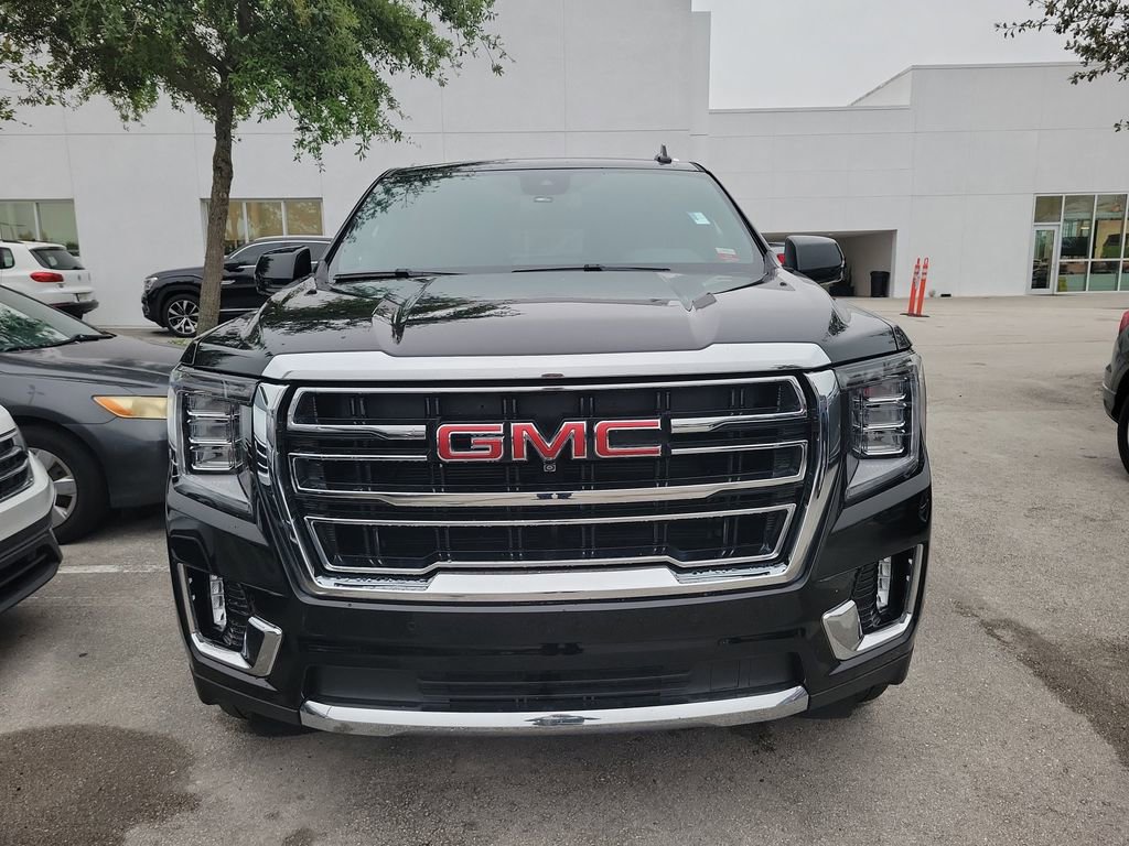 Used 2024 GMC Yukon XL SLT w/ SLT Luxury Package image 3