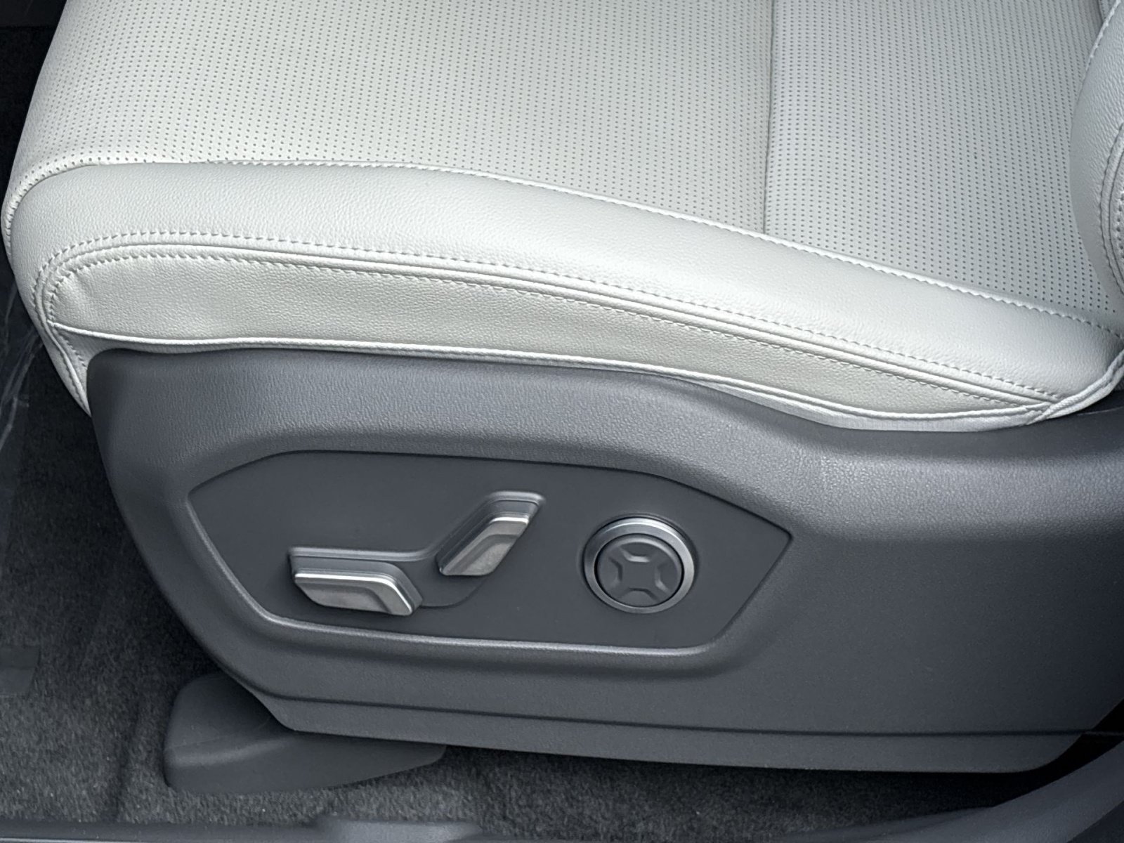 New 2027 Hyundai Santa Fe Limited FWD image 14