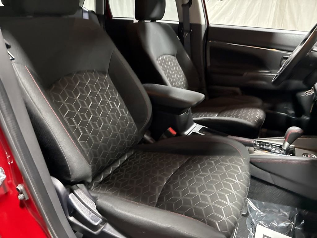 Used 2024 Mitsubishi Outlander Sport LE image 9