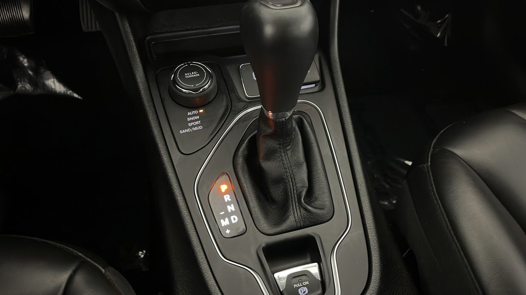 Used 2020 Jeep Cherokee Latitude Plus AWD/4WD image 31