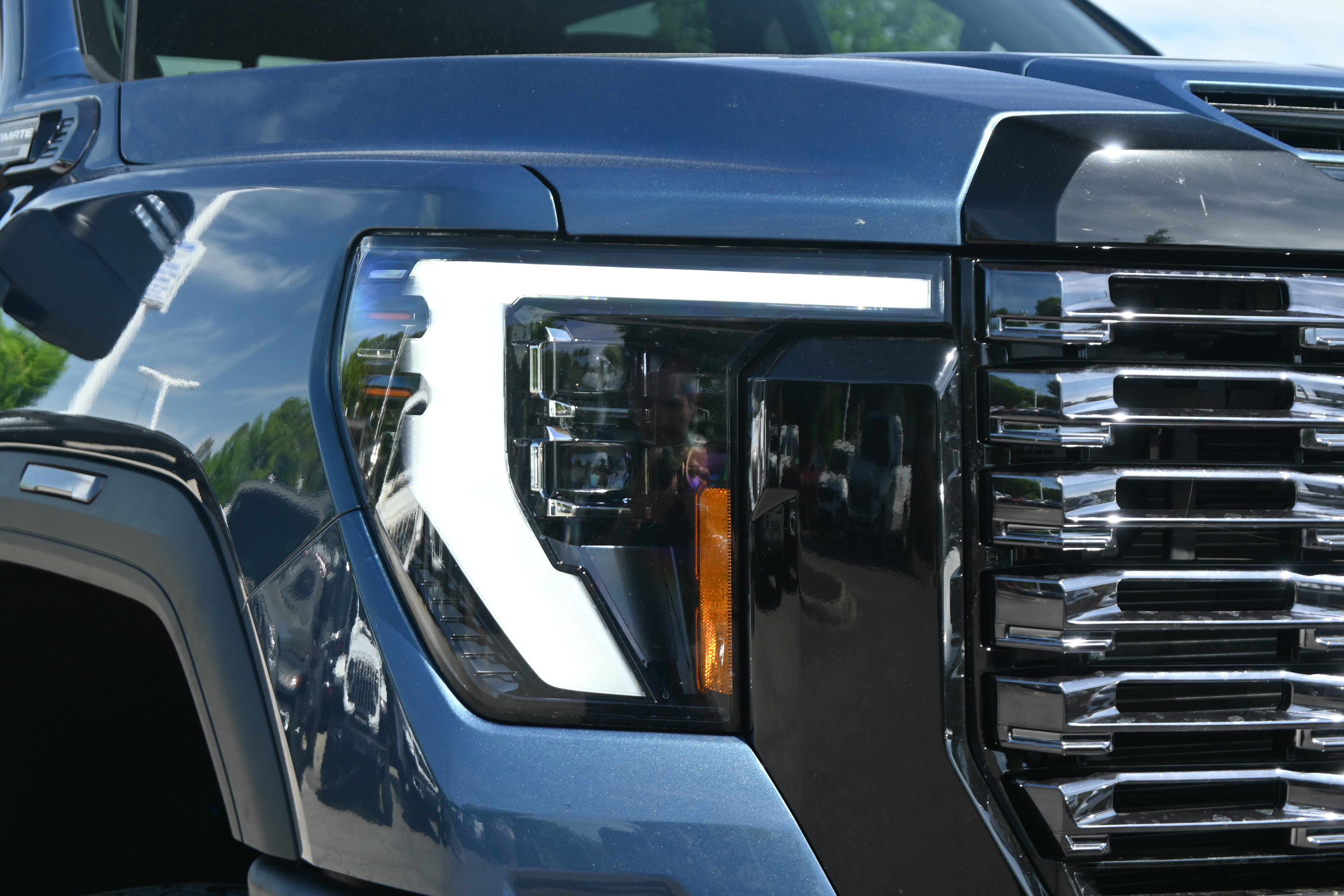 Used 2025 GMC Sierra 2500 Denali Ultimate AWD/4WD image 6