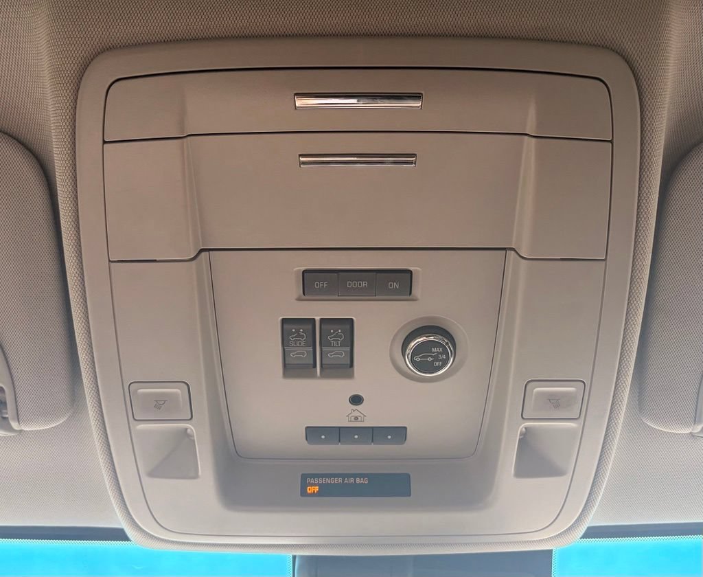 Used 2018 Chevrolet Tahoe Premier AWD/4WD image 24