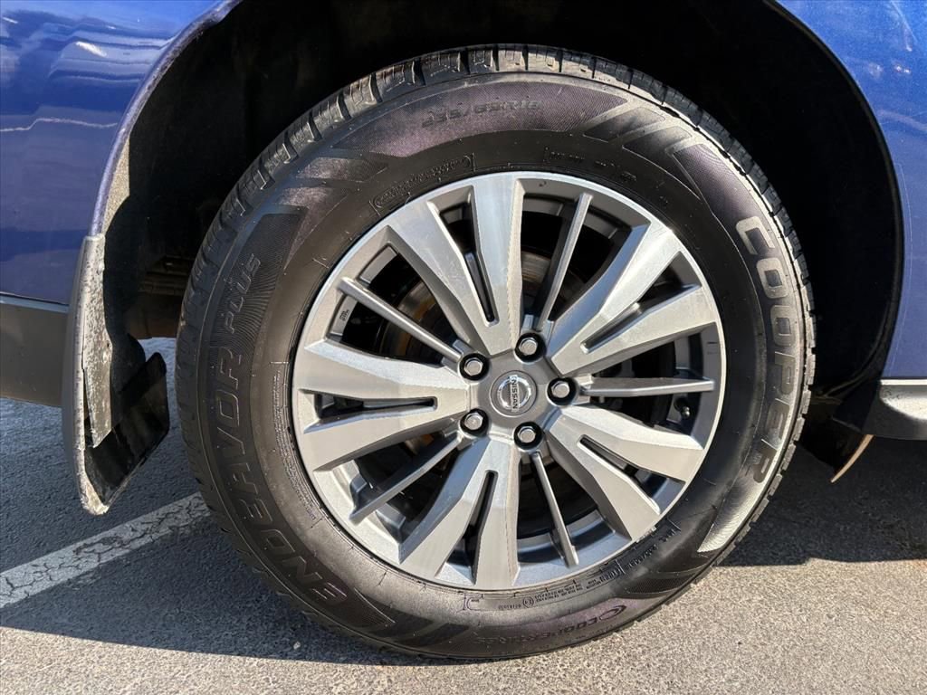 Used 2020 Nissan Pathfinder SV image 25